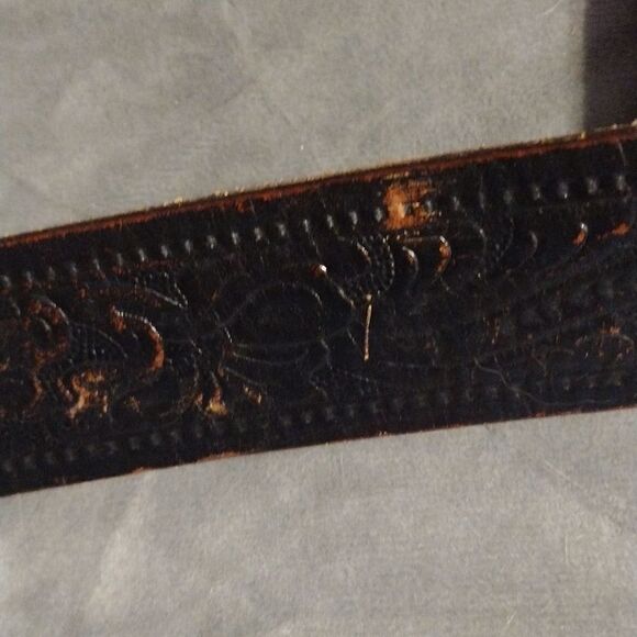 Vintage Crumrine buckle set and leather belt - Picture 7 of 8